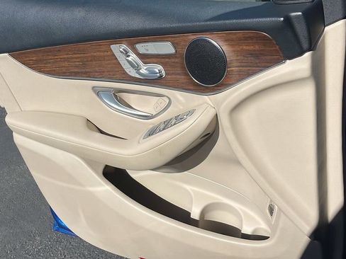 Used 2022 Mercedes-Benz GLC 300 image 26