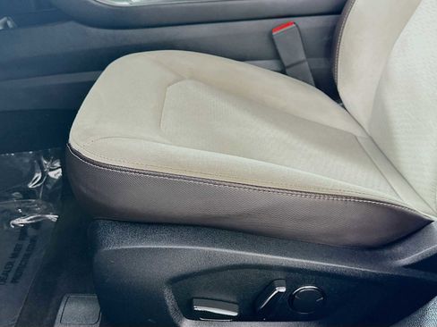 Used 2020 Ford Fusion SE w/ Equipment Group 151A image 17