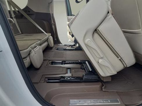Used 2024 GMC Yukon XL Denali image 17