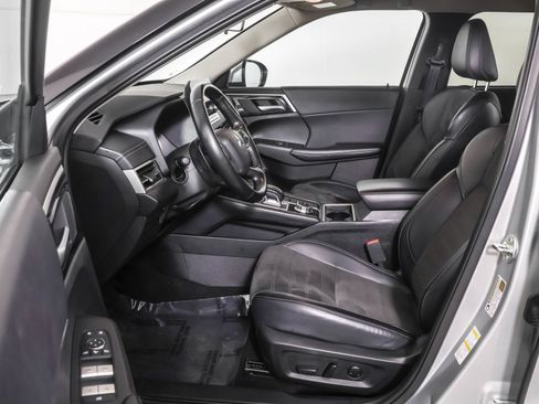 Used 2024 Mitsubishi Outlander AWD image 5