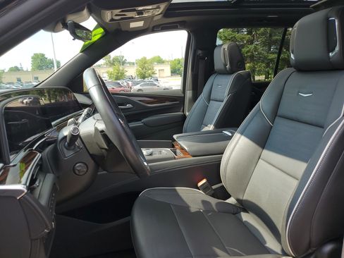Used 2023 Cadillac Escalade Premium Luxury w/ Performance Package AWD/4WD image 5