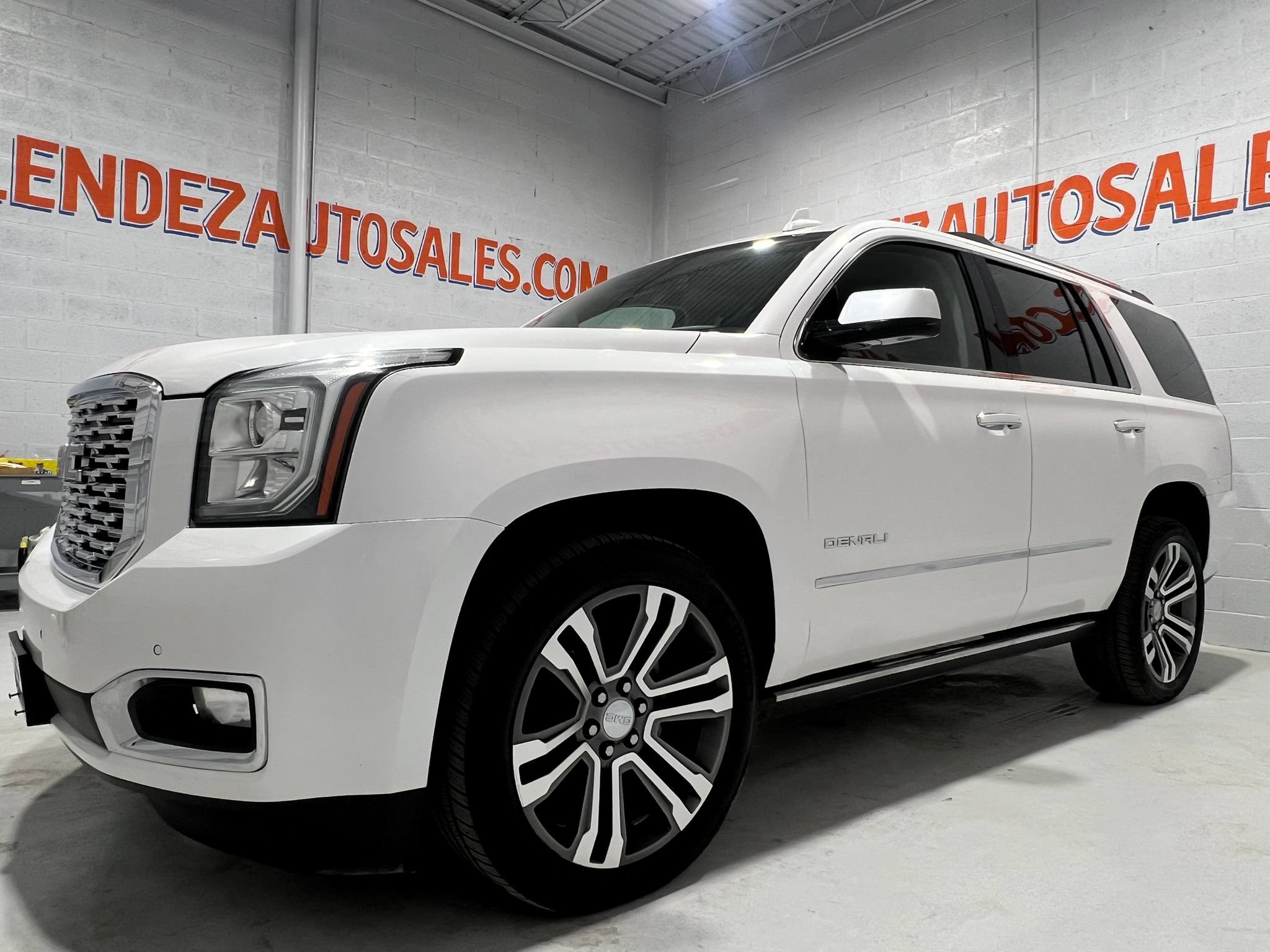 Used 2019 GMC Yukon Denali w/ Denali Ultimate Package AWD/4WD image 1