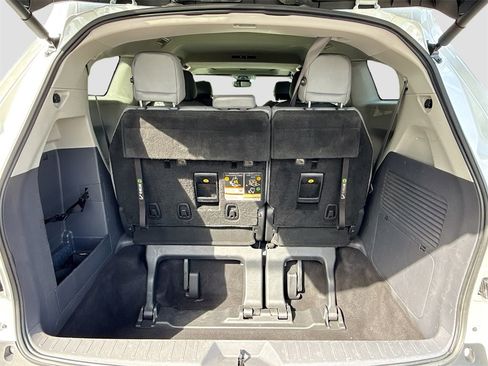 Used 2022 Toyota Sienna XLE image 29
