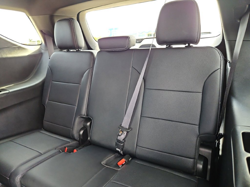 Used 2025 Chevrolet Traverse LT w/ Driver Confidence Package FWD image 16
