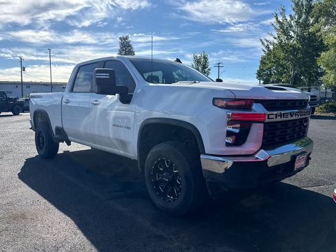 Used 2021 Chevrolet Silverado 2500 LT w/ Fleet Comfort Package AWD/4WD image 3