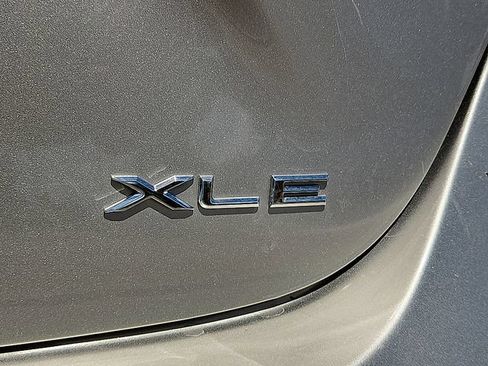 Used 2015 Toyota Avalon XLE FWD image 9