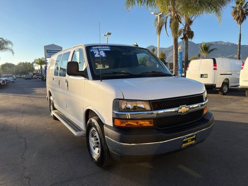 Used 2024 Chevrolet Express 2500 w/ Driver Convenience Package image 2