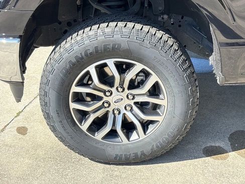 Used 2022 Ford F150 Lariat w/ Trailer Tow Package image 12