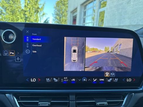New 2026 Chevrolet Equinox EV LT w/ Convenience Package II FWD image 29