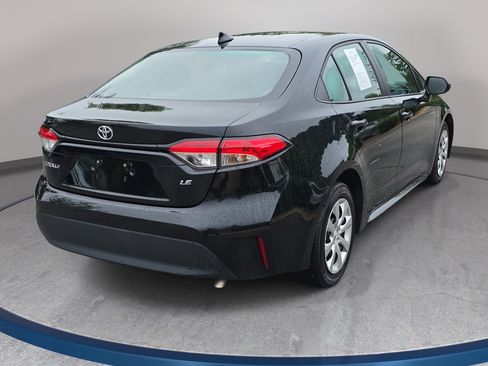 Used 2025 Toyota Corolla LE FWD image 5
