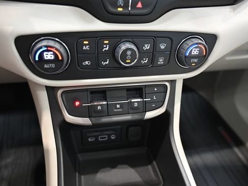 Used 2023 GMC Terrain Denali AWD/4WD image 17