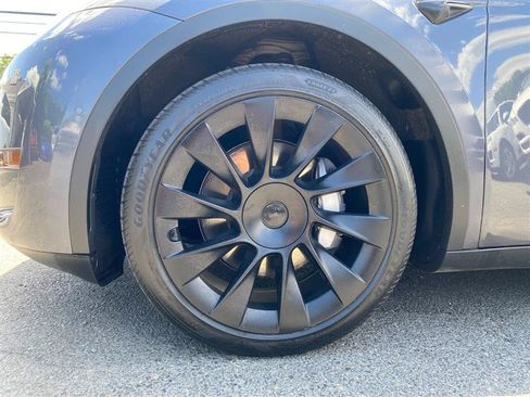 Used 2024 Tesla Model Y Long Range AWD/4WD image 5