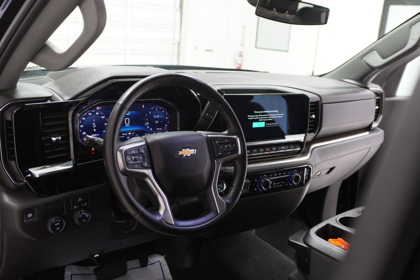 Used 2025 Chevrolet Silverado 1500 LT RWD image 7