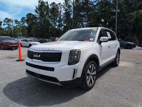 Used 2022 Kia Telluride EX w/ EX Premium Package FWD image 4