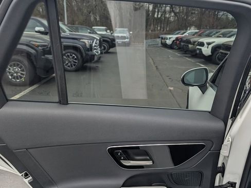 Used 2025 Mercedes-Benz GLC 300 4MATIC image 14