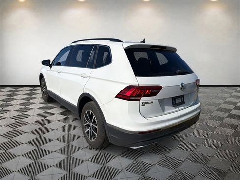 Used 2021 Volkswagen Tiguan SE w/ Panoramic Sunroof Package image 6