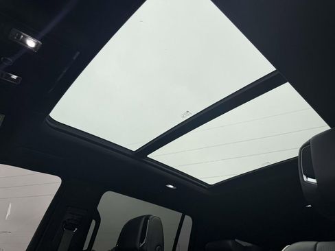 Used 2022 Cadillac Escalade ESV Premium Luxury image 27