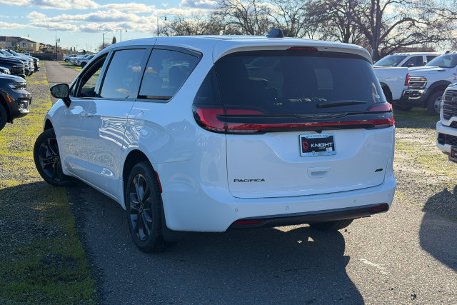 New 2026 Chrysler Pacifica Select AWD/4WD image 9