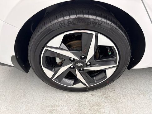 Used 2022 Hyundai Elantra Limited FWD image 11