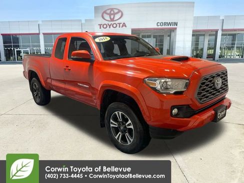Used 2018 Toyota Tacoma TRD Sport image 2