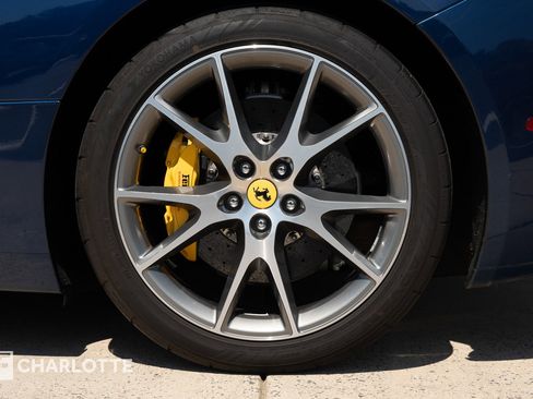 Used 2011 Ferrari California image 11