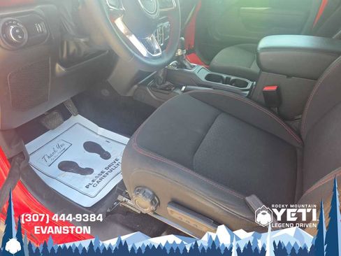 Used 2023 Jeep Gladiator Rubicon w/ Cold Weather Group AWD/4WD image 18