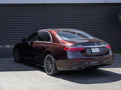 Used 2021 Mercedes-Benz S 580 4MATIC Sedan image 3