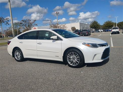 Used 2018 Toyota Avalon Limited image 2