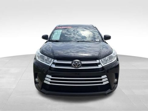Used 2019 Toyota Highlander XLE AWD/4WD image 4