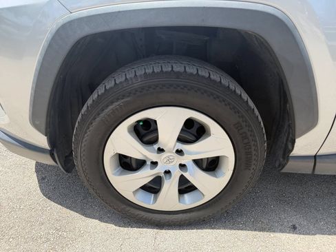 Used 2019 Toyota RAV4 LE FWD image 10