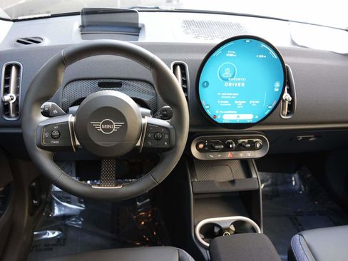 Used 2025 MINI Cooper Countryman SE w/ Comfort Package Max AWD/4WD image 7