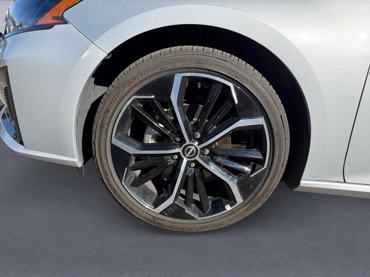 Used 2025 Nissan Altima 2.5 SR FWD image 14