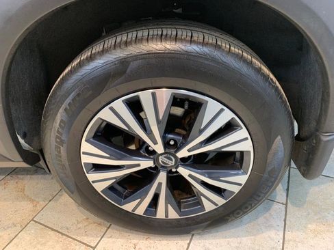 Used 2021 Nissan Rogue SV w/ Premium Package image 12