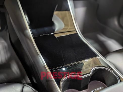 Used 2020 Tesla Model 3 Performance image 22