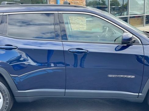 Used 2018 Jeep Compass Latitude w/ Popular Equipment Group AWD/4WD image 19