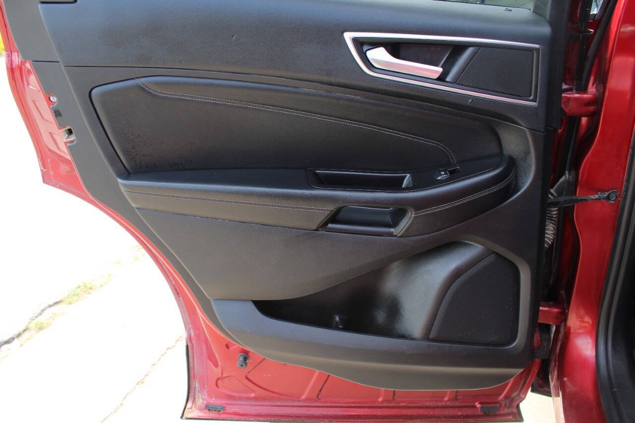 Used 2016 Ford Edge Titanium w/ Equipment Group 302A AWD/4WD image 13