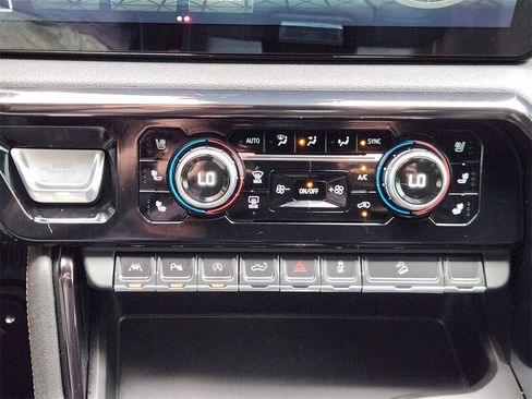 Used 2024 GMC Sierra 1500 AT4 w/ Technology Package image 16