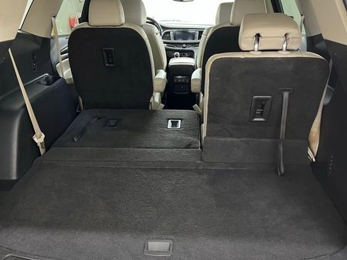Used 2021 Buick Enclave Essence image 12