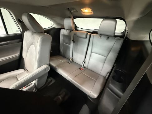 Used 2021 Toyota Highlander Platinum AWD/4WD image 27
