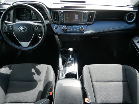 Used 2018 Toyota RAV4 XLE AWD/4WD image 10