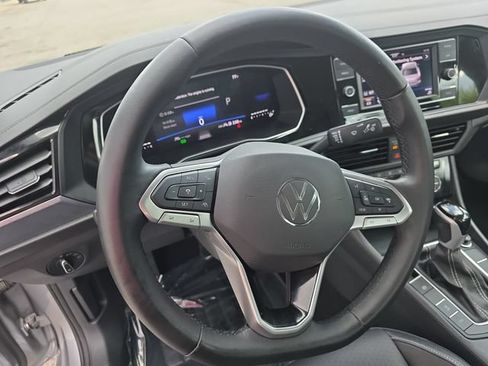 Used 2024 Volkswagen Jetta SE FWD image 16