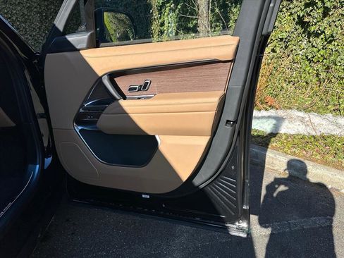 New 2026 Land Rover Range Rover SE image 17