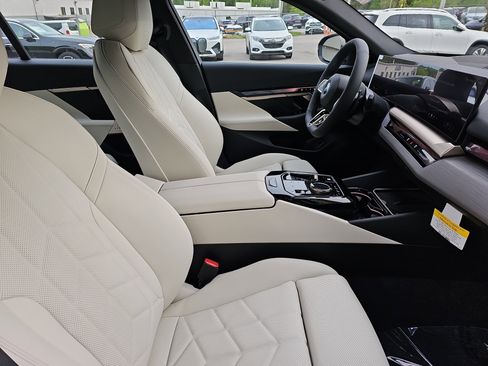 New 2026 BMW 530i xDrive w/ M Sport Package AWD/4WD image 10
