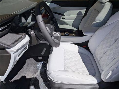 New 2026 Jeep Cherokee Overland image 8