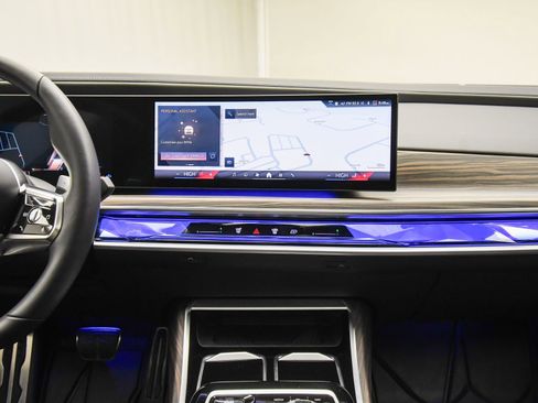 Used 2024 BMW 760i xDrive w/ Premium Package 2 image 39