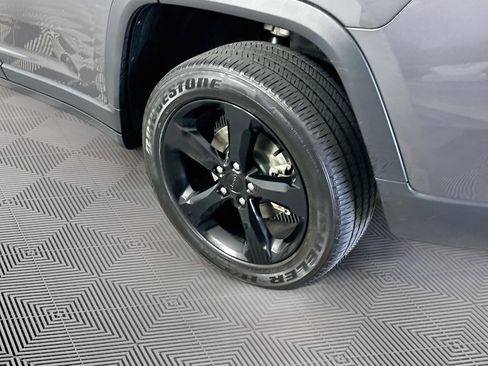 Certified 2023 Jeep Grand Cherokee Altitude AWD/4WD image 43