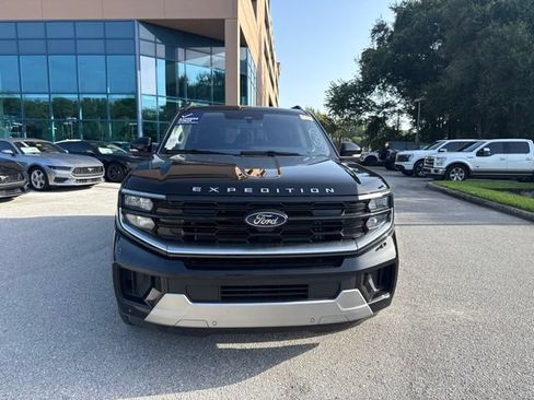 Used 2025 Ford Expedition Max Platinum w/ Driver's Package AWD/4WD image 11