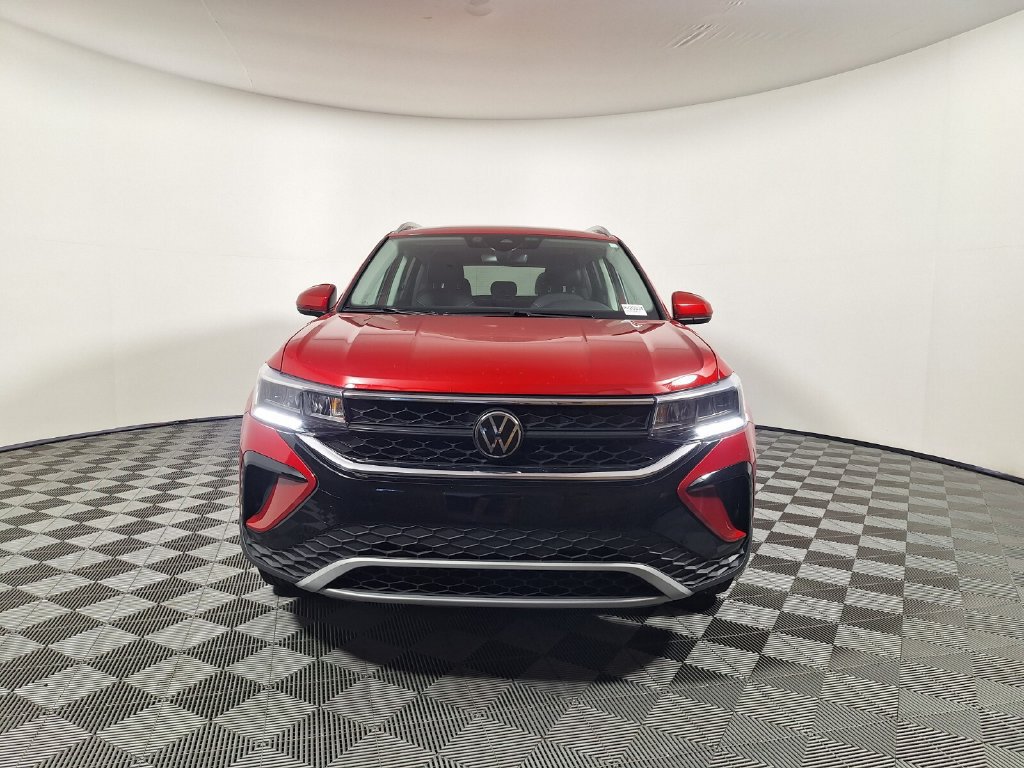 Used 2023 Volkswagen Taos SE FWD image 2