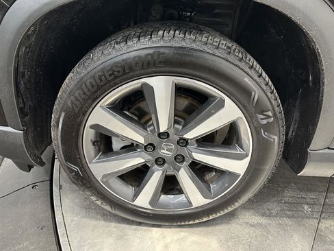 Certified 2025 Honda Pilot Touring image 8