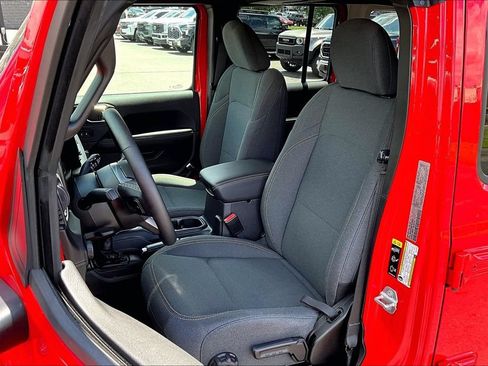 Used 2025 Jeep Wrangler Unlimited Sahara AWD/4WD image 23